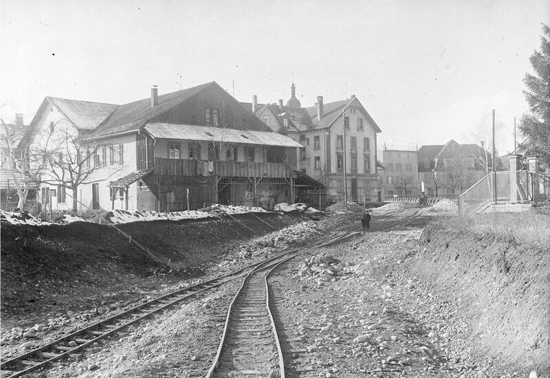 Bau der neuen Zürcherstrasse, heute Badenerstrasse, im Hintergrund Aarg. Hypothekarbank mit Lindenplatz 1925 bis 1927